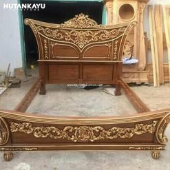 Tempat Tidur Dipan Ukir Kombinasi Gold Mewah